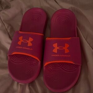 Brand new under armor slides …. Never worn!!!